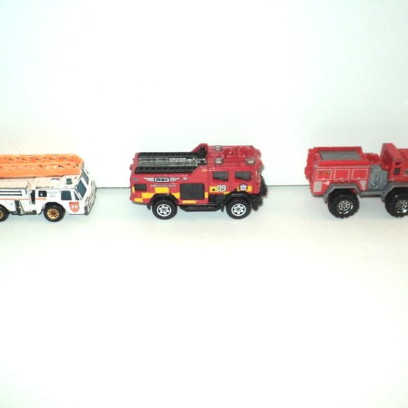 Lot of 6 Fire Engines Vintage, 5 Matchbox & 1 Hot Wheel 1:64 Defects - Picture 3 of 7